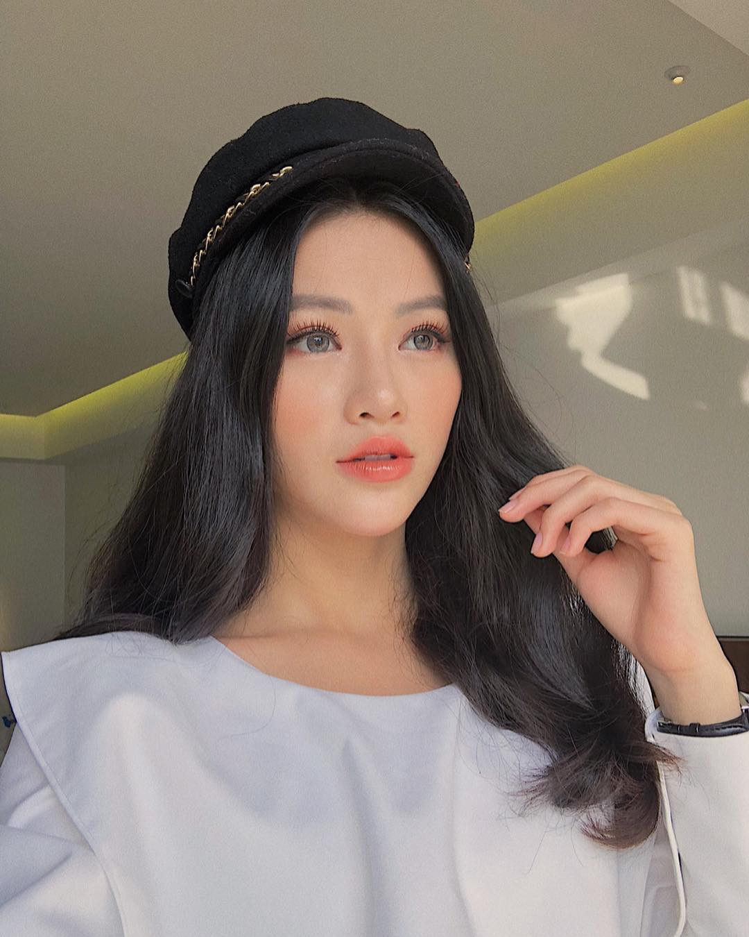 Nhan sắc Hoa hậu Hòa bình ngất xỉu và Hoa hậu Phương Khánh: Người bị nghi đập mặt làm lại, kẻ thì có vòng 1 to bất thường - Ảnh 11. Nhan sắc Hoa hậu Hòa bình ngất xỉu và Hoa hậu Phương Khánh: Người bị nghi đập mặt làm lại, kẻ thì có vòng 1 to bất thường - Ảnh 11.