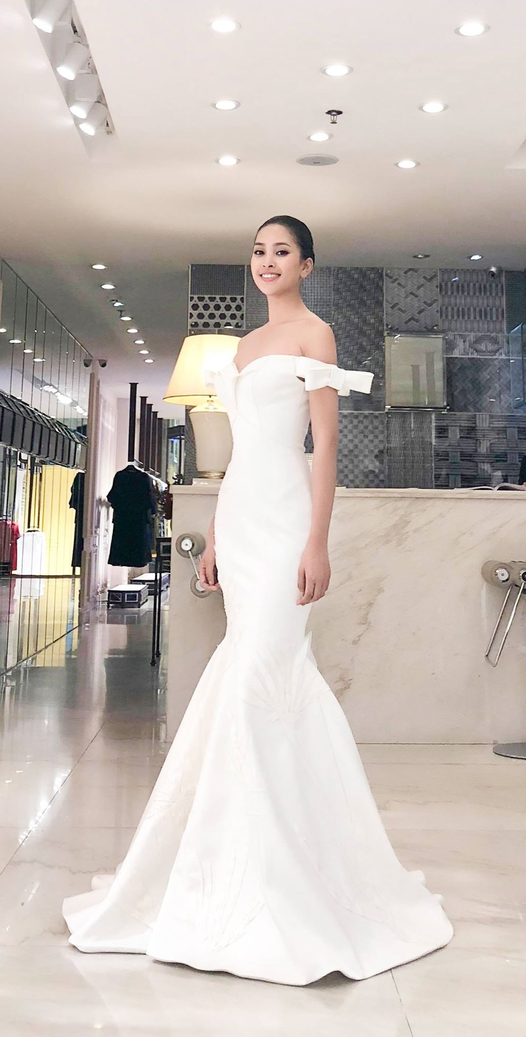 Xem trọn những bước đi đầy cuốn hút của Tiểu Vy trong phần thi Top Model vừa diễn ra tối nay - Ảnh 4. Xem trọn những bước đi đầy cuốn hút của Tiểu Vy trong phần thi Top Model vừa diễn ra tối nay - Ảnh 4.
