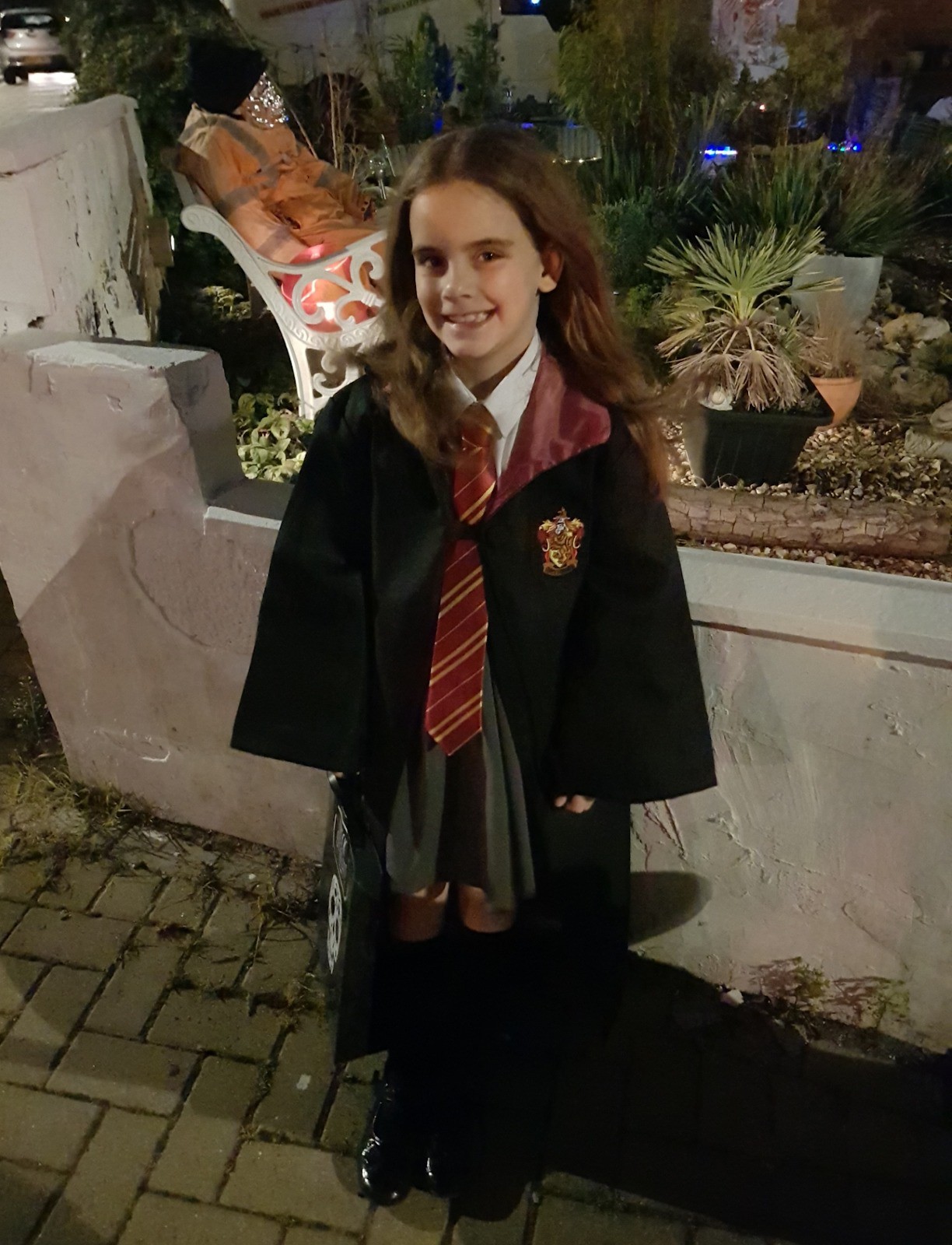 Bé gái 9 tuổi mỗi lần ra đường là gây chú ý vì gương mặt giống hệt Hermione trong Harry Potter - Ảnh 2.