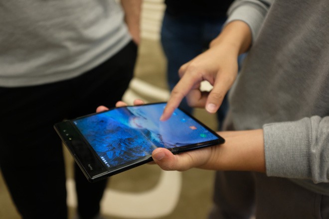 Tận mắt chứng kiến smartphone màn hình gập FlexPai của Royole, sẽ ra mắt trước cả Màn hình Dẻo Vô cực của Samsung - Ảnh 5.