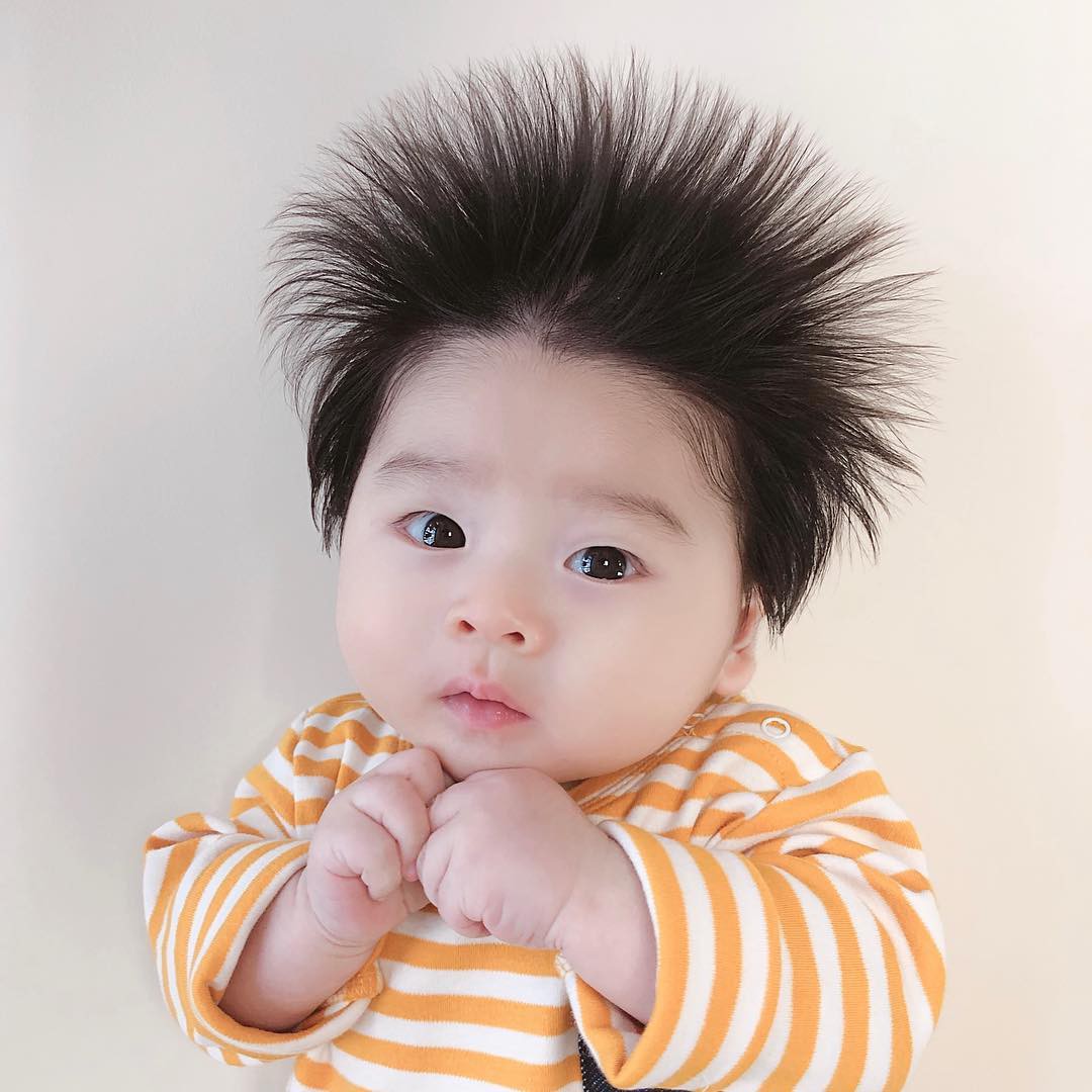 Cậu bé Hàn Quốc với quả đầu chôm chôm đáng yêu đến mức ai cũng muốn đem về nuôi - Ảnh 2. Cậu bé Hàn Quốc với quả đầu chôm chôm đáng yêu đến mức ai cũng muốn đem về nuôi - Ảnh 2.