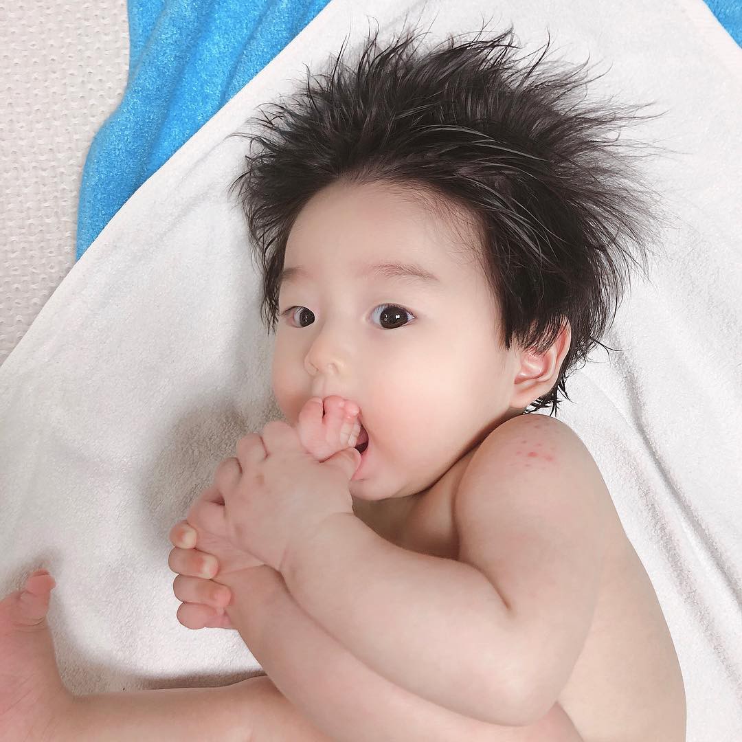 Cậu bé Hàn Quốc với quả đầu chôm chôm đáng yêu đến mức ai cũng muốn đem về nuôi - Ảnh 9. Cậu bé Hàn Quốc với quả đầu chôm chôm đáng yêu đến mức ai cũng muốn đem về nuôi - Ảnh 9.
