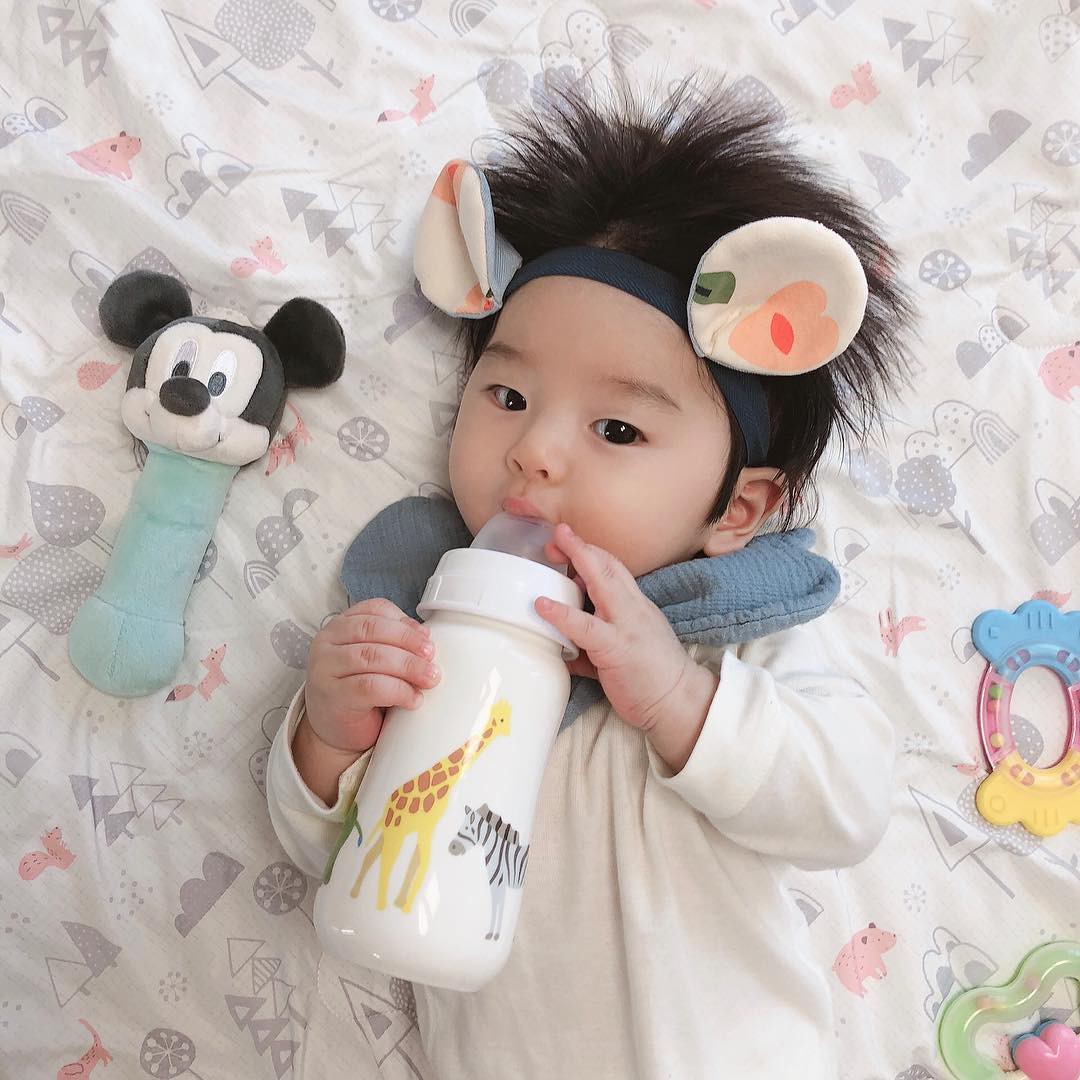 Cậu bé Hàn Quốc với quả đầu chôm chôm đáng yêu đến mức ai cũng muốn đem về nuôi - Ảnh 8. Cậu bé Hàn Quốc với quả đầu chôm chôm đáng yêu đến mức ai cũng muốn đem về nuôi - Ảnh 8.
