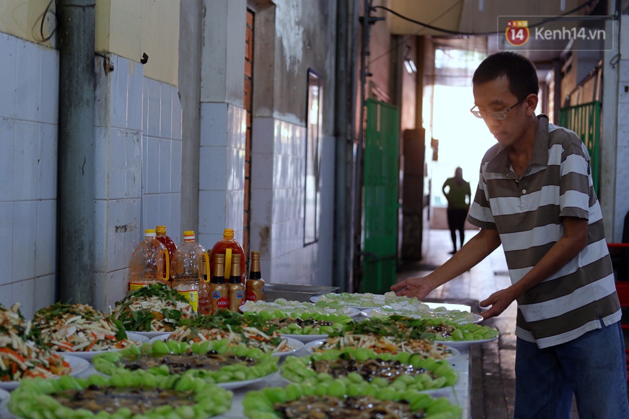 Chuyện về tiệm xương rồng ở Sài Gòn của chàng trai mồ côi, bị u não nhưng vẫn làm việc vì trẻ em ung thư: Càng lạc quan, càng sống khỏe! - Ảnh 3.