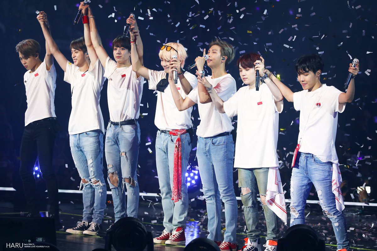 Chỉ có thể là ARMY: Mang bài hát b-side từ 2 năm trước vào BXH Billboard để ủng hộ BTS - Ảnh 3. Chỉ có thể là ARMY: Mang bài hát b-side từ 2 năm trước vào BXH Billboard để ủng hộ BTS - Ảnh 3.