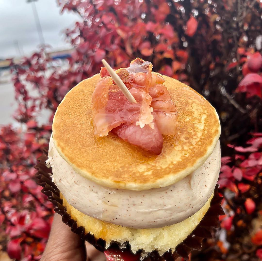 Bí ý tưởng quá nên một tiệm bánh đã cho thịt xông khói làm topping của cupcake và đã tạo nên hiệu ứng đầy bất ngờ - Ảnh 3. Bí ý tưởng quá nên một tiệm bánh đã cho thịt xông khói làm topping của cupcake và đã tạo nên hiệu ứng đầy bất ngờ - Ảnh 3.