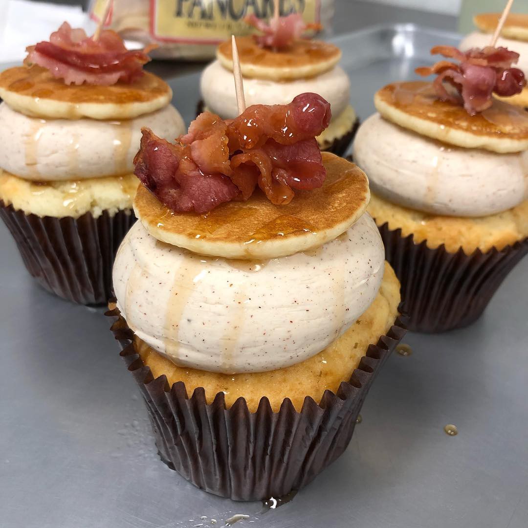 Bí ý tưởng quá nên một tiệm bánh đã cho thịt xông khói làm topping của cupcake và đã tạo nên hiệu ứng đầy bất ngờ - Ảnh 2. Bí ý tưởng quá nên một tiệm bánh đã cho thịt xông khói làm topping của cupcake và đã tạo nên hiệu ứng đầy bất ngờ - Ảnh 2.