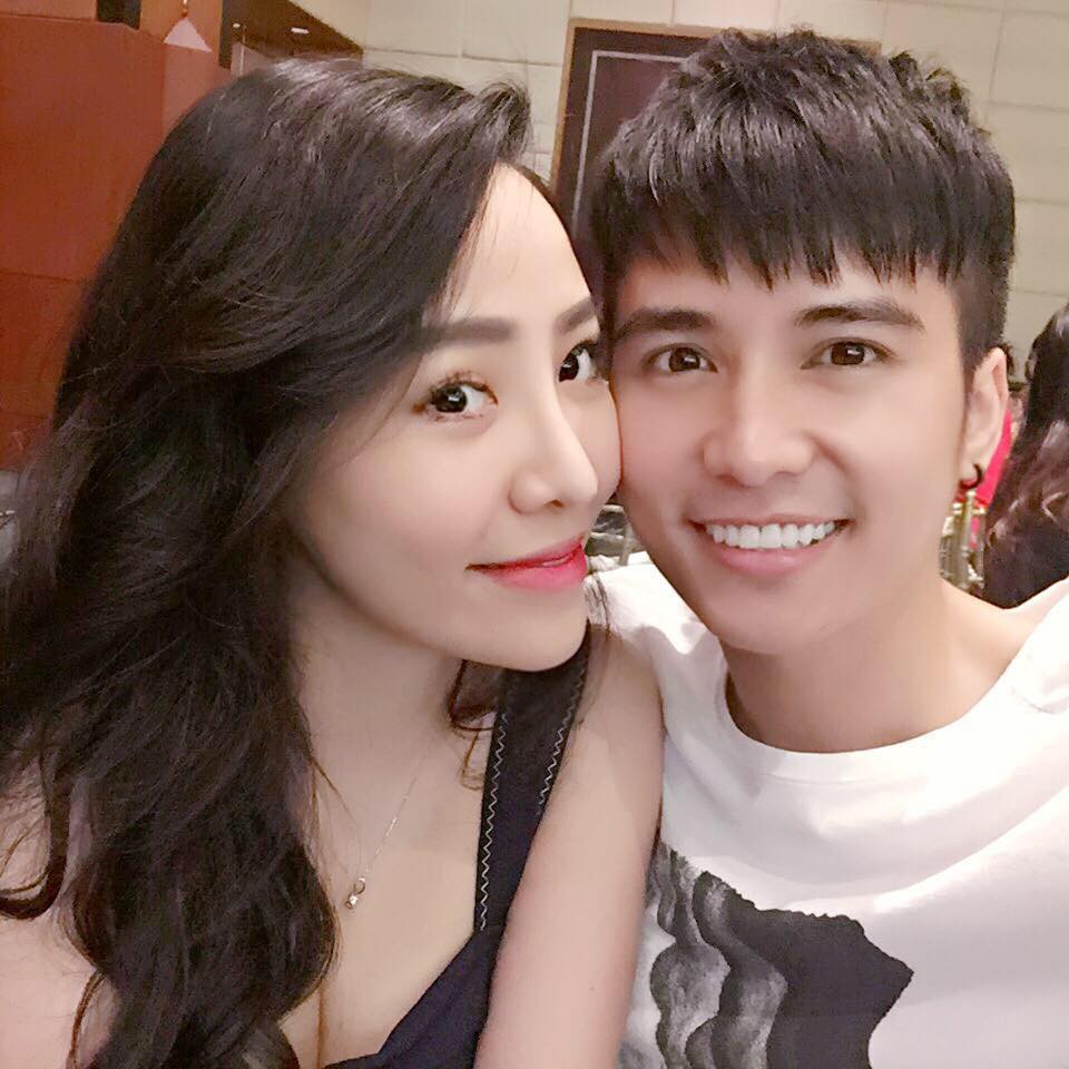 His wife is familiar with the Quynh films: a beautiful girl for those who are unaware! Picture 12. His wife is familiar with the Quynh films: a beautiful girl for those who are unaware! Picture 12.