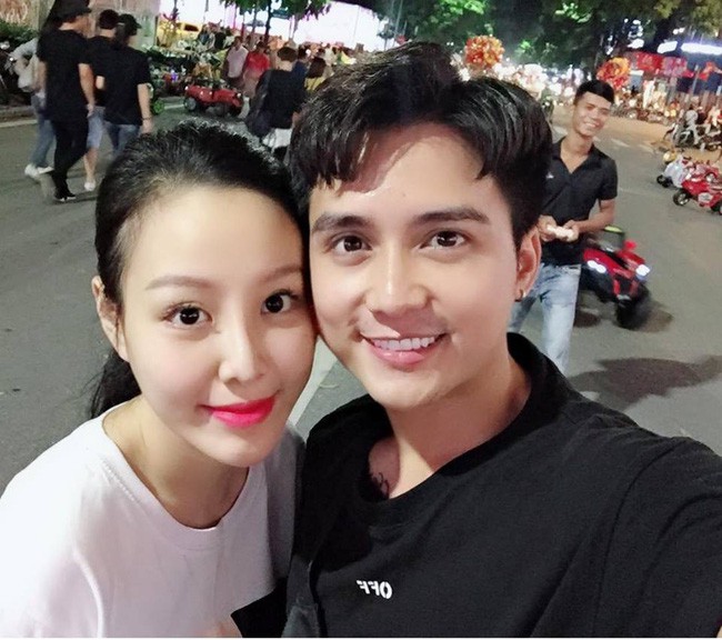 His wife is familiar with the Quynh films: a beautiful girl for those who are unaware! Picture 13. His wife is familiar with the Quynh films: a beautiful girl for those who are unaware! Picture 13.
