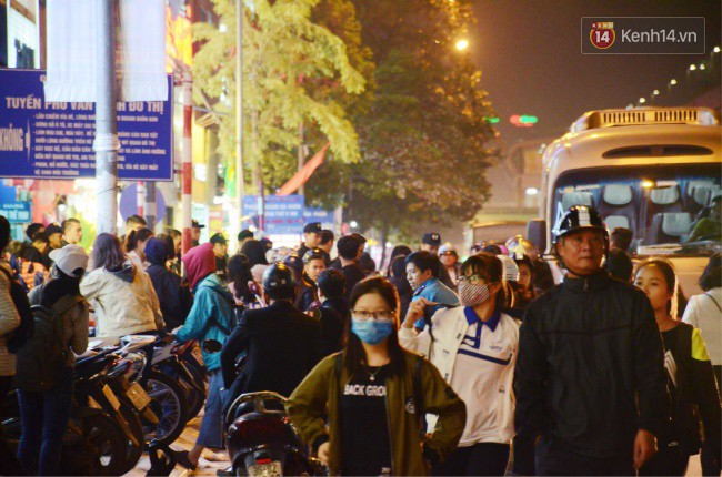 Black Friday: Dân Hà Nội, Sài Gòn săn hàng giảm giá từ nhiều ngày trước - Ảnh 6.