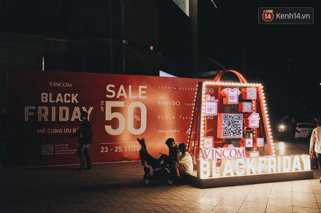 Black Friday: Dân Hà Nội, Sài Gòn săn hàng giảm giá từ nhiều ngày trước - Ảnh 7.