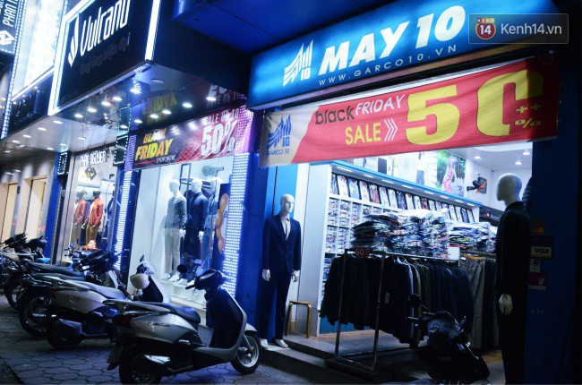 Black Friday: D&acirc;n H&agrave; Nội, S&agrave;i G&ograve;n săn h&agrave;ng giảm gi&aacute; từ nhiều ng&agrave;y trước - Ảnh 1.