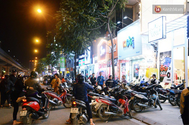 Black Friday: D&acirc;n H&agrave; Nội, S&agrave;i G&ograve;n săn h&agrave;ng giảm gi&aacute; từ nhiều ng&agrave;y trước - Ảnh 4.
