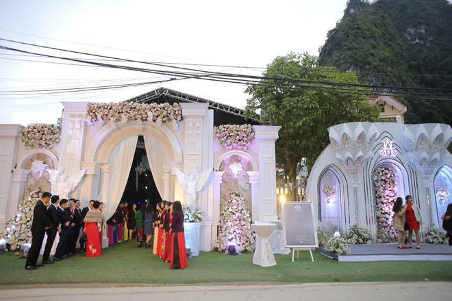 Hé lộ chi phí dựng rạp thực tế cùng hình ảnh cô dâu đeo vàng nặng trĩu trong đám cưới khủng ở Cao Bằng - Ảnh 2.