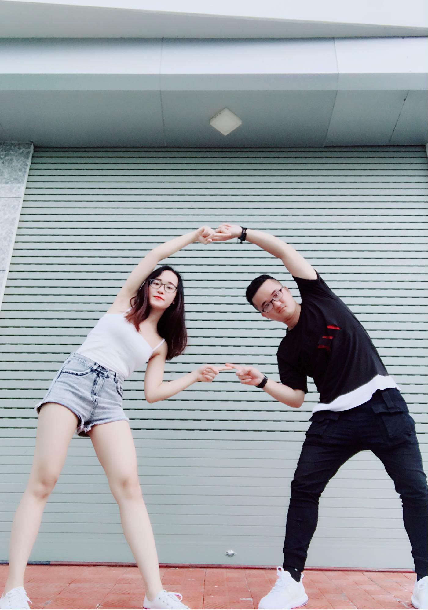Than thở vì chưa kịp uống rượu đã bị em gái nhắn tin nhắc nhở, anh trai bất ngờ vì bỗng dưng có hàng trăm chàng trai gọi anh rể - Ảnh 3.