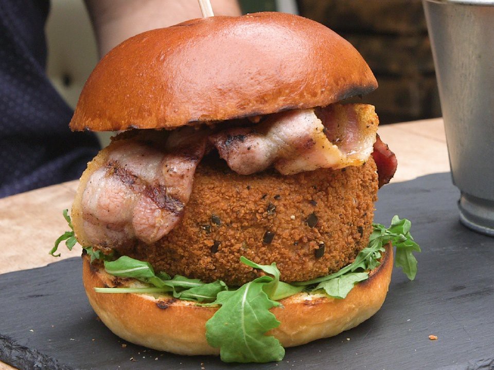 Cứ tưởng chỉ là chiếc hamburger thông thường nhưng khi cắn vào ai cũng phải hối hận - Ảnh 3. Cứ tưởng chỉ là chiếc hamburger thông thường nhưng khi cắn vào ai cũng phải hối hận - Ảnh 3.