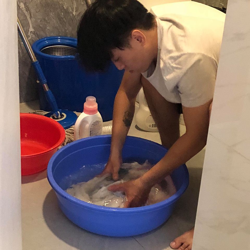 Quý ròm ngày nào trong Kính vạn hoa đã thành ông bố bỉm sữa rồi đây này! - Ảnh 2.
