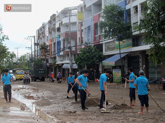 Bão số 9: Hơn 270.000 học sinh Khánh Hòa được nghỉ học để ứng phó bão - Ảnh 2.