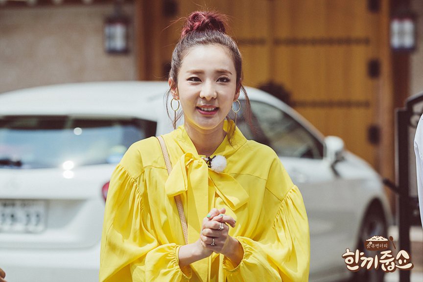 Sao nữ Hàn Quốc khi bị nhắc tới tình cũ trên show thực tế: Người vui vẻ, kẻ bật khóc - Ảnh 10. Sao nữ Hàn Quốc khi bị nhắc tới tình cũ trên show thực tế: Người vui vẻ, kẻ bật khóc - Ảnh 10.