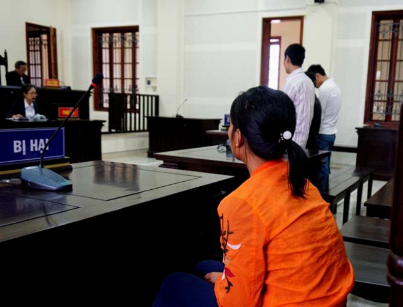 Bị đánh đập khi làm vợ xứ người, sơn nữ ôm con bỏ về tố cáo công an - Ảnh 1. Bị đánh đập khi làm vợ xứ người, sơn nữ ôm con bỏ về tố cáo công an - Ảnh 1.