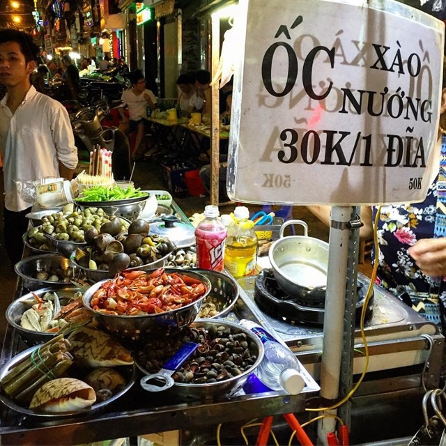 Những khu ăn vặt nức tiếng ở Sài Gòn lúc nào cũng đông đúc đến tận đêm muộn - Ảnh 9.