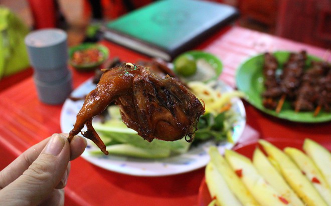 Ở Sài Gòn có những món khiến người ta bỏ mặc hình tượng mà... ăn bốc luôn đây - Ảnh 7.