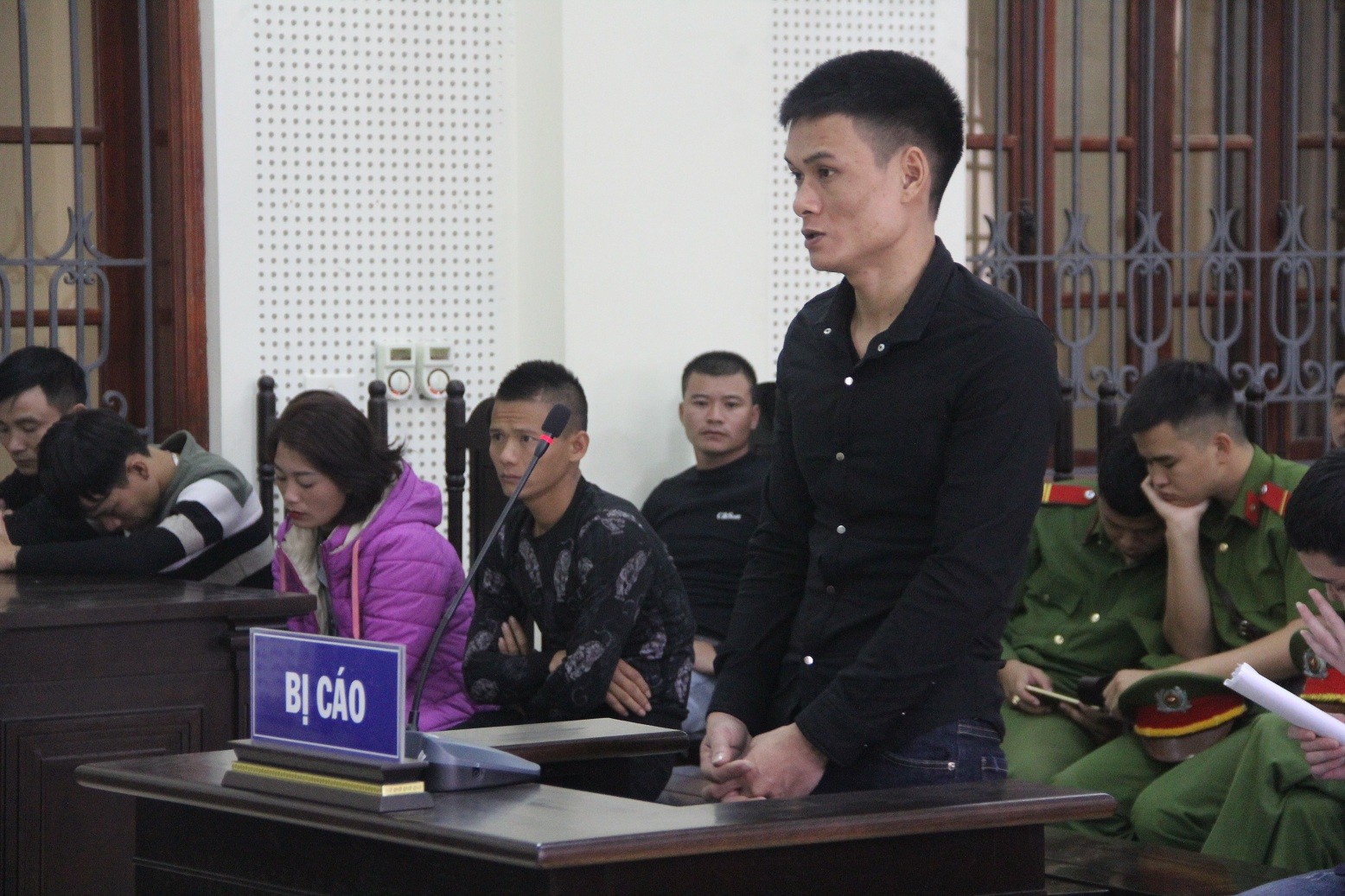 Bạn gái bị trêu ghẹo, nam thanh niên cầm dao đâm thấu tim đối thủ - Ảnh 1. Bạn gái bị trêu ghẹo, nam thanh niên cầm dao đâm thấu tim đối thủ - Ảnh 1.