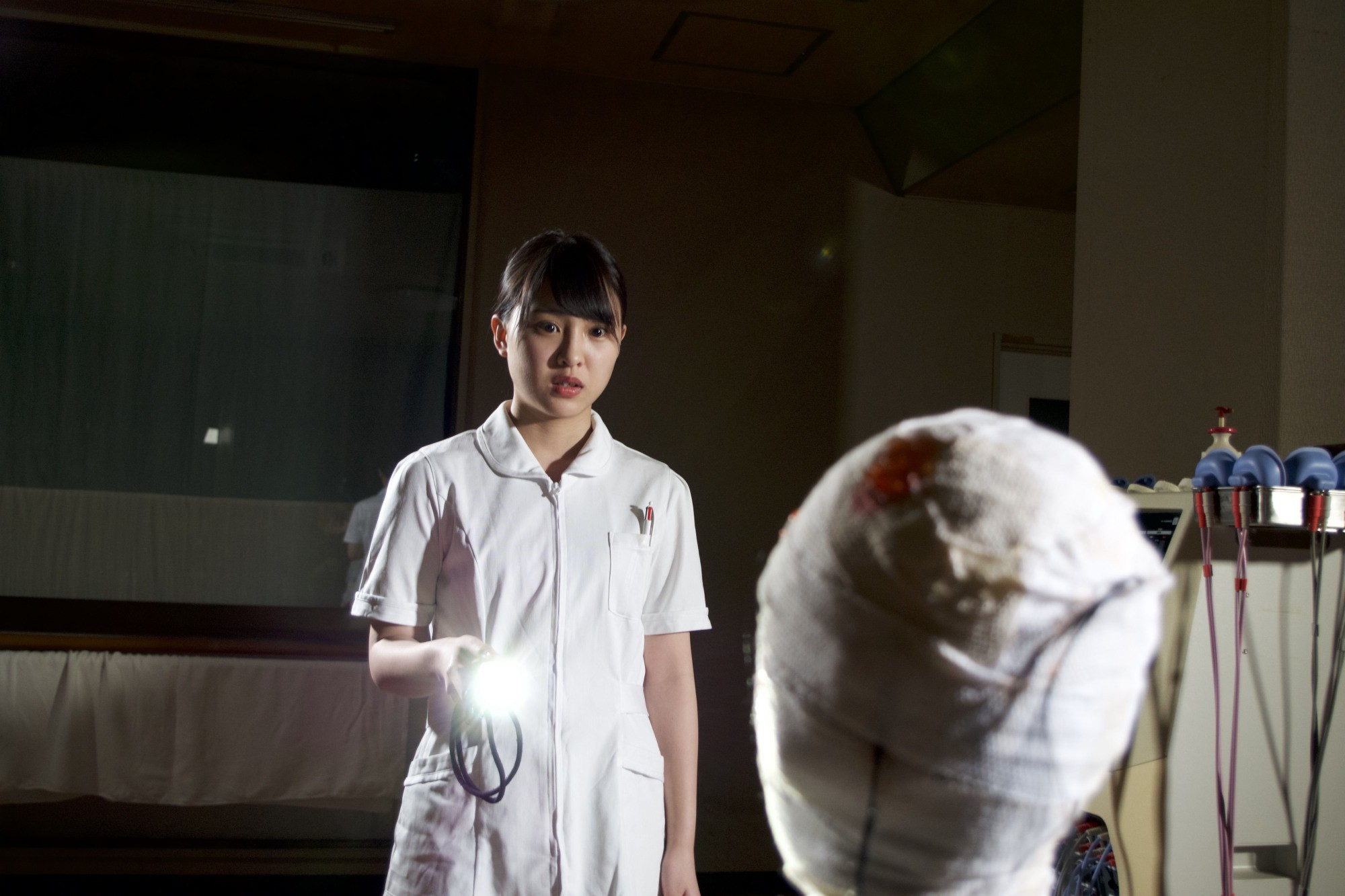 Phim kinh dị Nhật Bệnh Viện Oan Hồn” tung trailer: Thành viên AKB48 trở thành y tá trừ tà - Ảnh 4. Phim kinh dị Nhật Bệnh Viện Oan Hồn” tung trailer: Thành viên AKB48 trở thành y tá trừ tà - Ảnh 4.