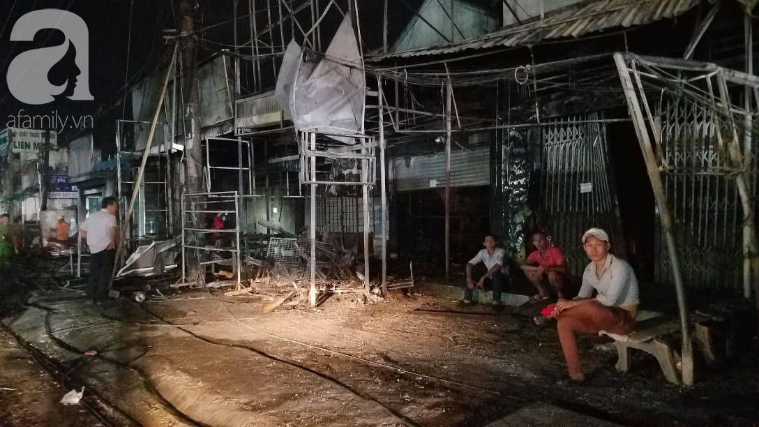 Nghẹn lòng cảnh chồng đưa thi thể vợ và 2 con nhỏ về quê sau vụ cháy xe bồn chở xăng ở Bình Phước - Ảnh 5.