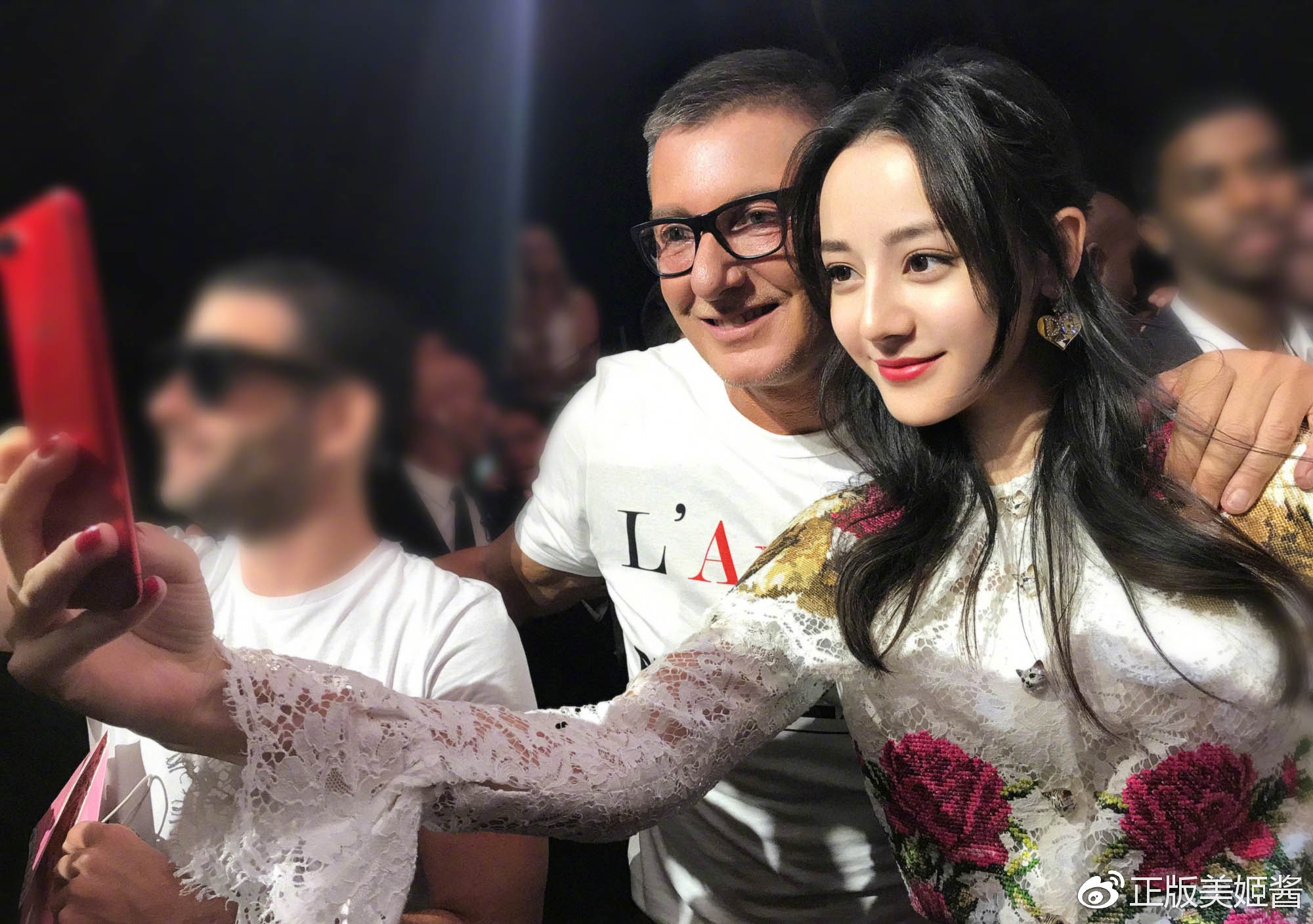 Rộ tin NTK Stefano Gabbana bị đuổi việc, nhân viên Dolce & Gabbana tại Trung Quốc xin từ chức tập thể - Ảnh 7.