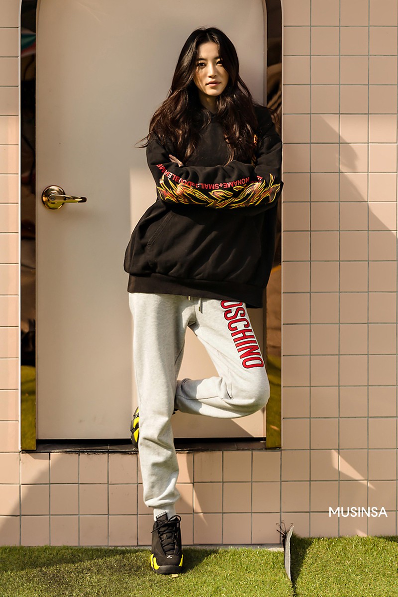 Street style giới trẻ Hàn tuần qua chính là từ điển lên đồ chuẩn mốt cho những cô nàng thích style mì ăn liền - Ảnh 11. Street style giới trẻ Hàn tuần qua chính là từ điển lên đồ chuẩn mốt cho những cô nàng thích style mì ăn liền - Ảnh 11.