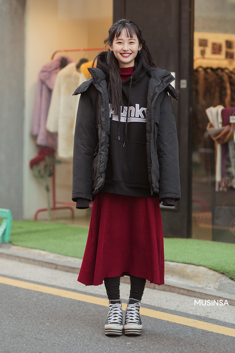 Street style giới trẻ Hàn tuần qua chính là từ điển lên đồ chuẩn mốt cho những cô nàng thích style mì ăn liền - Ảnh 3. Street style giới trẻ Hàn tuần qua chính là từ điển lên đồ chuẩn mốt cho những cô nàng thích style mì ăn liền - Ảnh 3.