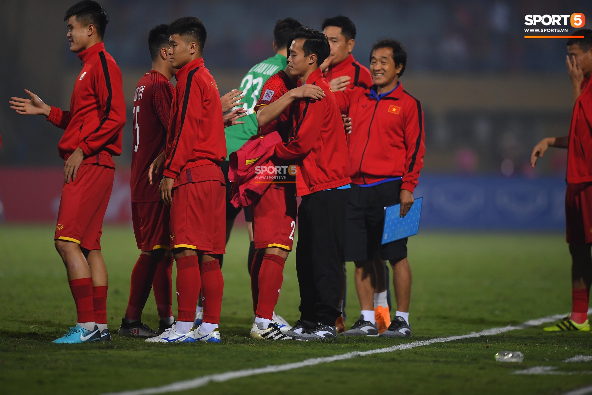 Văn Toàn đối diện nguy cơ nghỉ hết AFF Cup 2018 - Ảnh 2. Văn Toàn đối diện nguy cơ nghỉ hết AFF Cup 2018 - Ảnh 2.