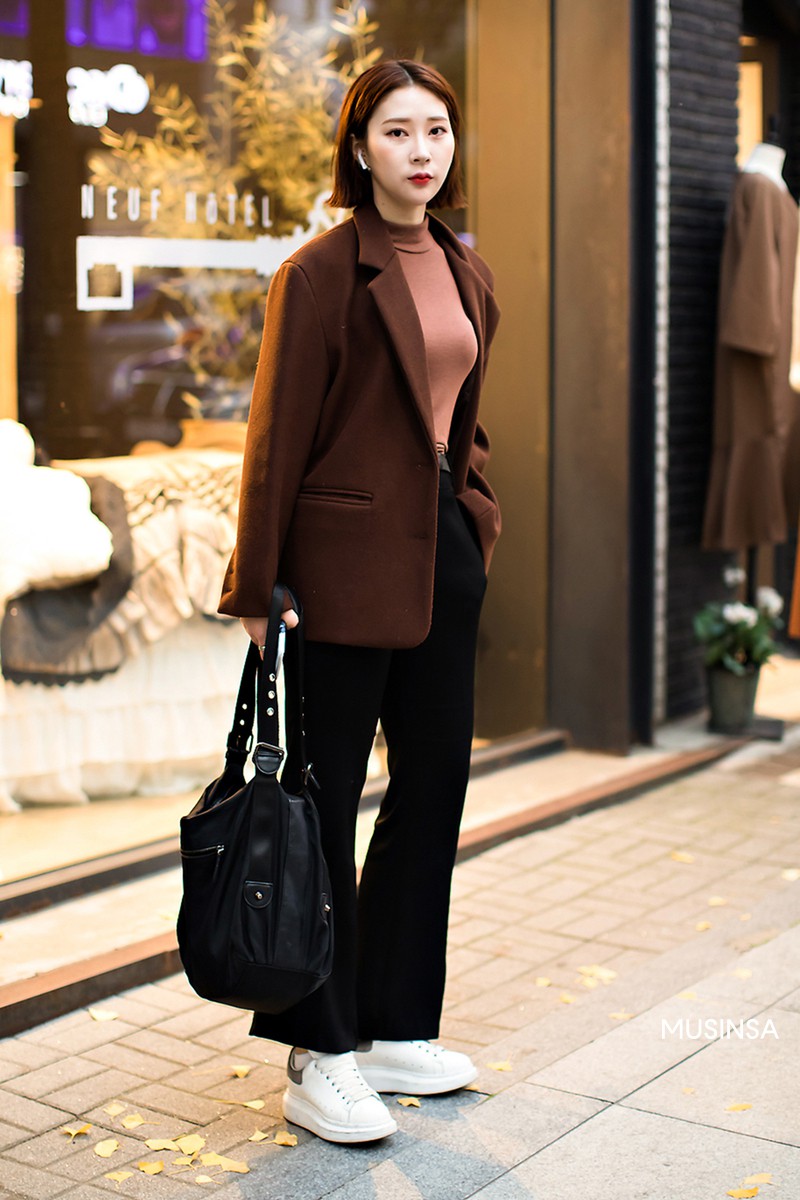 Street style giới trẻ Hàn tuần qua chính là từ điển lên đồ chuẩn mốt cho những cô nàng thích style mì ăn liền - Ảnh 6. Street style giới trẻ Hàn tuần qua chính là từ điển lên đồ chuẩn mốt cho những cô nàng thích style mì ăn liền - Ảnh 6.