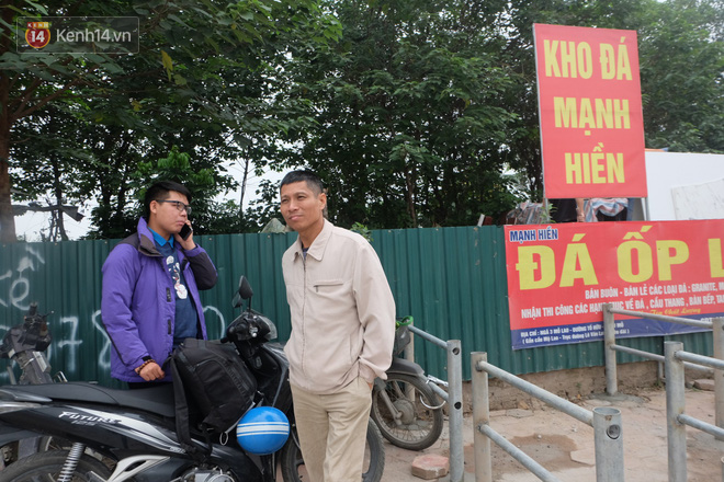 Dựng rào chắn ngăn dắt xe trên vỉa hè Tố Hữu: Bê tông chưa kịp cứng đã bị nhổ, nhiều người dân bất chấp đi ngược chiều dưới lòng đường - Ảnh 2.