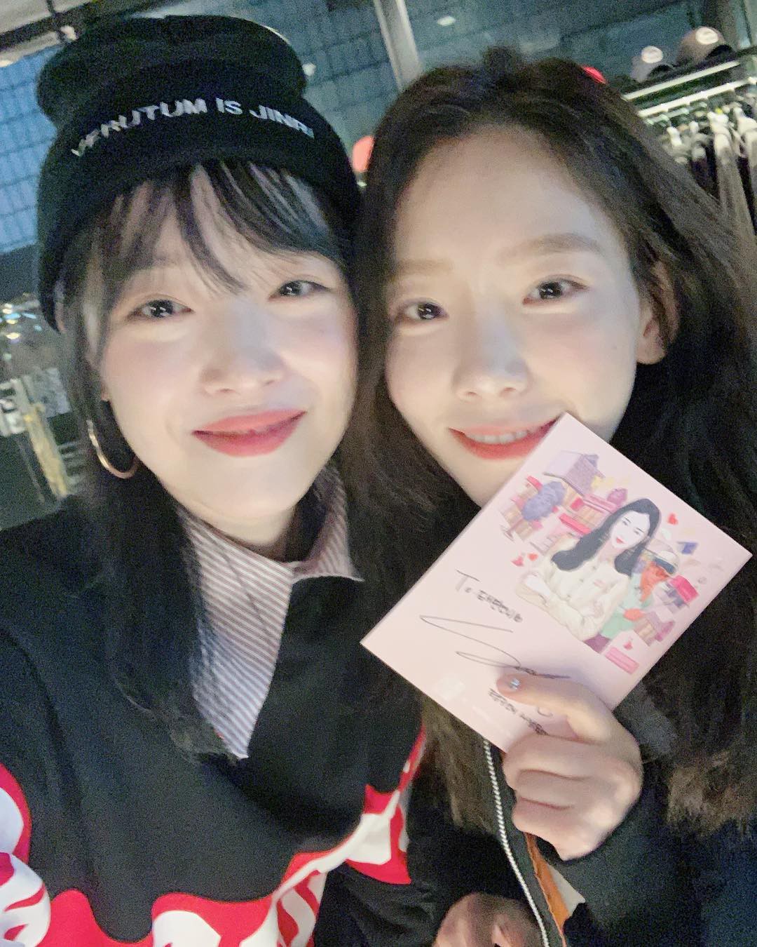 Chuyện Taeyeon hack tuổi: Từng trông dừ hơn, nay lại bất ngờ như bạn cùng lứa với Sulli dù cách 5 tuổi - Ảnh 2. Chuyện Taeyeon hack tuổi: Từng trông dừ hơn, nay lại bất ngờ như bạn cùng lứa với Sulli dù cách 5 tuổi - Ảnh 2.