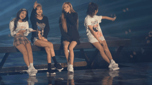 Những cô nàng hot nhất trong các girlgroup vì thái độ: Hết bị tố diễn hời hợt lại đến lườm nguýt đồng nghiệp - Ảnh 24. Những cô nàng hot nhất trong các girlgroup vì thái độ: Hết bị tố diễn hời hợt lại đến lườm nguýt đồng nghiệp - Ảnh 24.