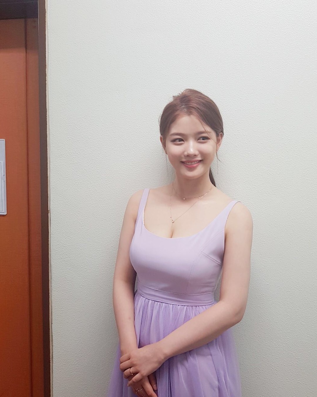 Cùng là một lần hở hiếm hoi: Kim Yoo Jung gây choáng với vòng 1 khủng, Kim So Hyun lại khiêm tốn thế này? - Ảnh 5.