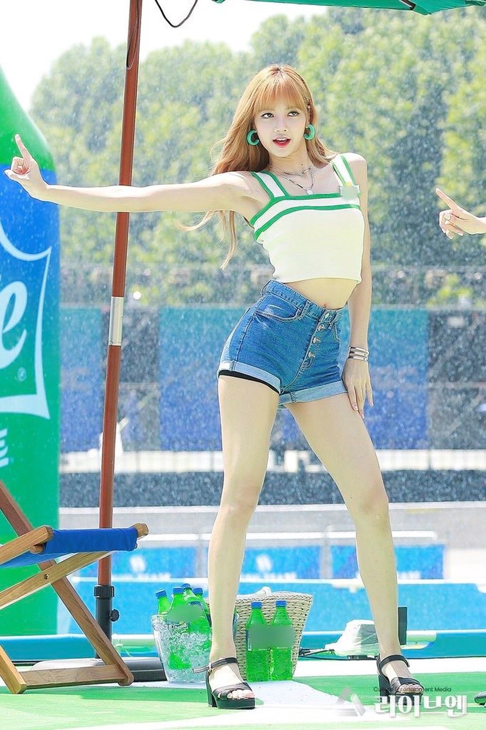 Loạt mỹ nhân Kpop lộ chiều cao thật khi nhập ngũ: Không ít người ăn gian, bất ngờ nhất là Lisa (Black Pink) - Ảnh 1. Loạt mỹ nhân Kpop lộ chiều cao thật khi nhập ngũ: Không ít người ăn gian, bất ngờ nhất là Lisa (Black Pink) - Ảnh 1.