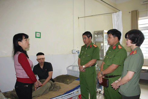Cuộc chạy đua với thời gian tìm kiếm 2 phu vàng bị nước cuốn trong hang sâu - Ảnh 3.