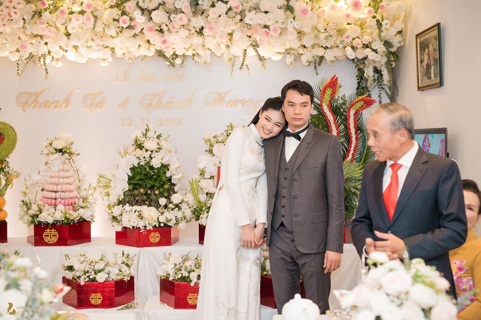 Lộ thiệp cưới của Á hậu Thanh Tú và ông xã doanh nhân hơn 16 tuổi - Ảnh 2. Lộ thiệp cưới của Á hậu Thanh Tú và ông xã doanh nhân hơn 16 tuổi - Ảnh 2.