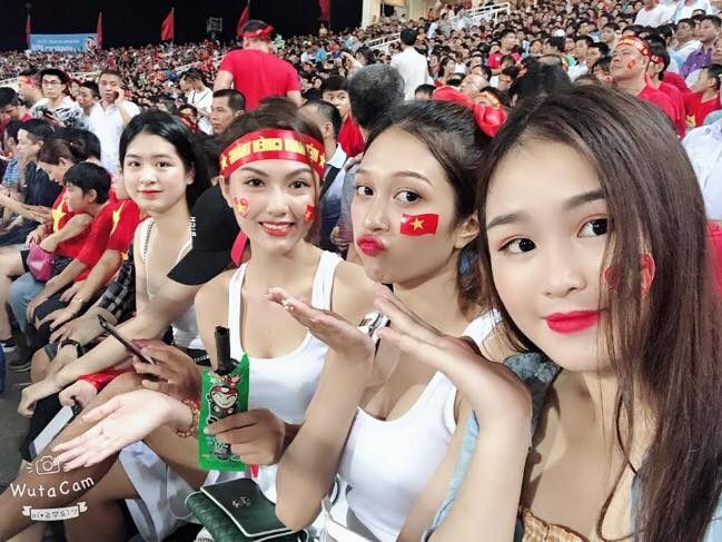 AFF Cup 2018: Fan nữ của đội tuyển nào xinh đẹp nhất? - Ảnh 6.