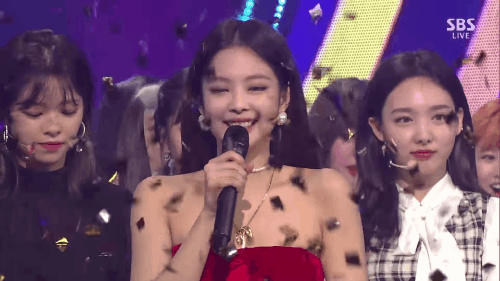 Ra mắt vỏn vẹn 2 tuần, Jennie (Black Pink) đã trở thành nghệ sĩ solo của Kpop hot nhất 2018 trên Youtube - Ảnh 3.