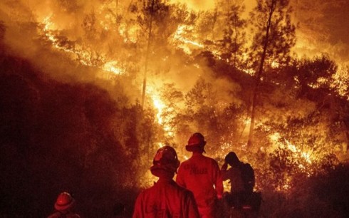 Mỹ khống chế hoàn toàn đám cháy rừng lớn nhất bang California - Ảnh 1.