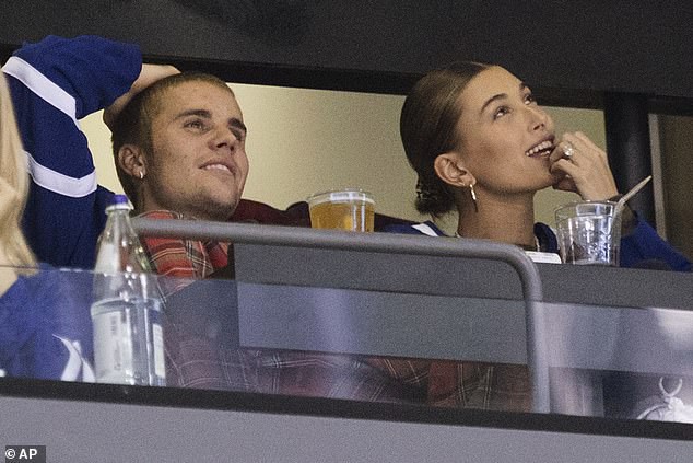 Justin Bieber dẫn vợ mới cưới đi xem thể thao nhưng DJ lại toàn phát nhạc... Selena Gomez - Ảnh 2.