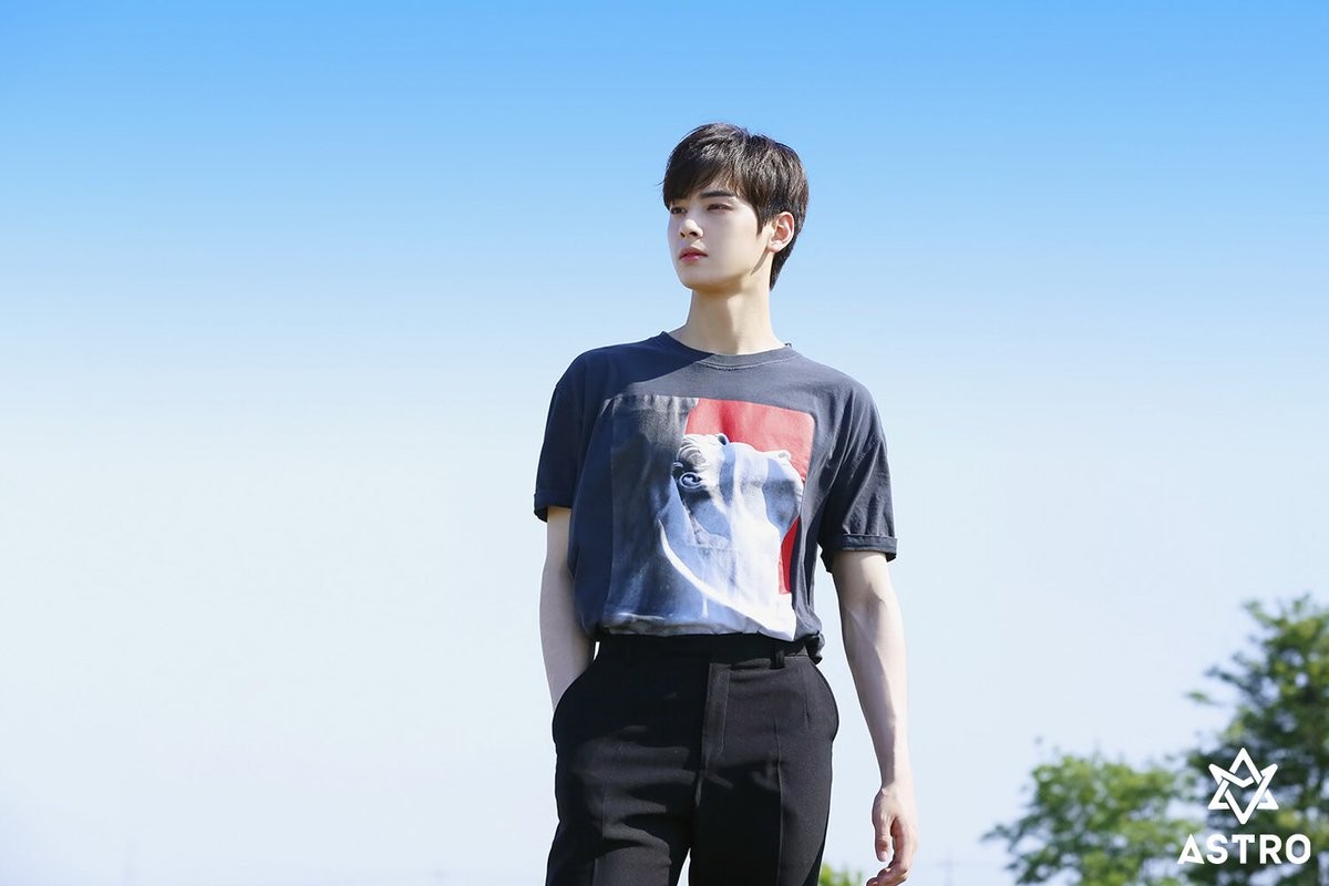 Đẹp trai quá cũng khổ: Mỹ nam Cha Eunwoo than thở khi làm ca sĩ mà toàn được hỏi về ngoại hình - Ảnh 2. Đẹp trai quá cũng khổ: Mỹ nam Cha Eunwoo than thở khi làm ca sĩ mà toàn được hỏi về ngoại hình - Ảnh 2.