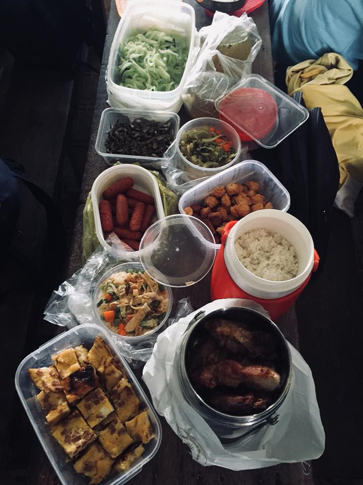 Chán cơm căn tin, cả lớp cùng nhau hợp tác xã để có bữa trưa thịnh soạn như ăn cỗ - Ảnh 1. Chán cơm căn tin, cả lớp cùng nhau hợp tác xã để có bữa trưa thịnh soạn như ăn cỗ - Ảnh 1.