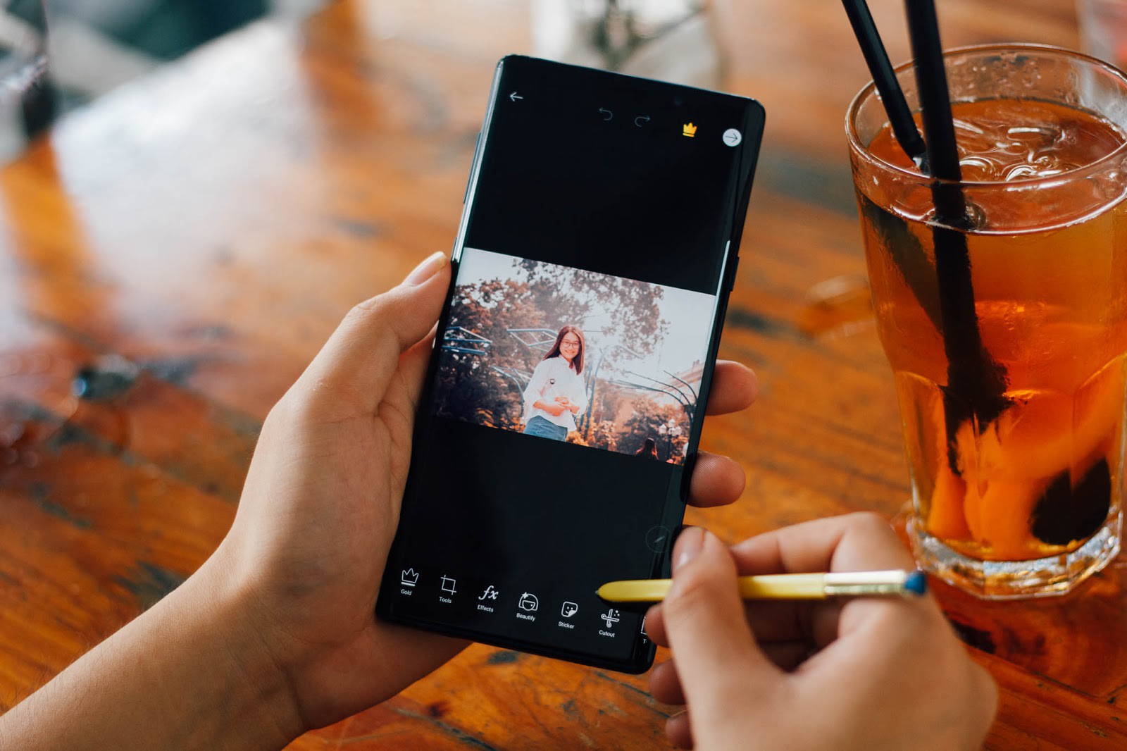 Nhìn đây này, chỉ cần chỉnh ảnh trên smartphone là đủ để giúp bạn câu nghìn Like trên Facebook - Ảnh 2. Nhìn đây này, chỉ cần chỉnh ảnh trên smartphone là đủ để giúp bạn câu nghìn Like trên Facebook - Ảnh 2.