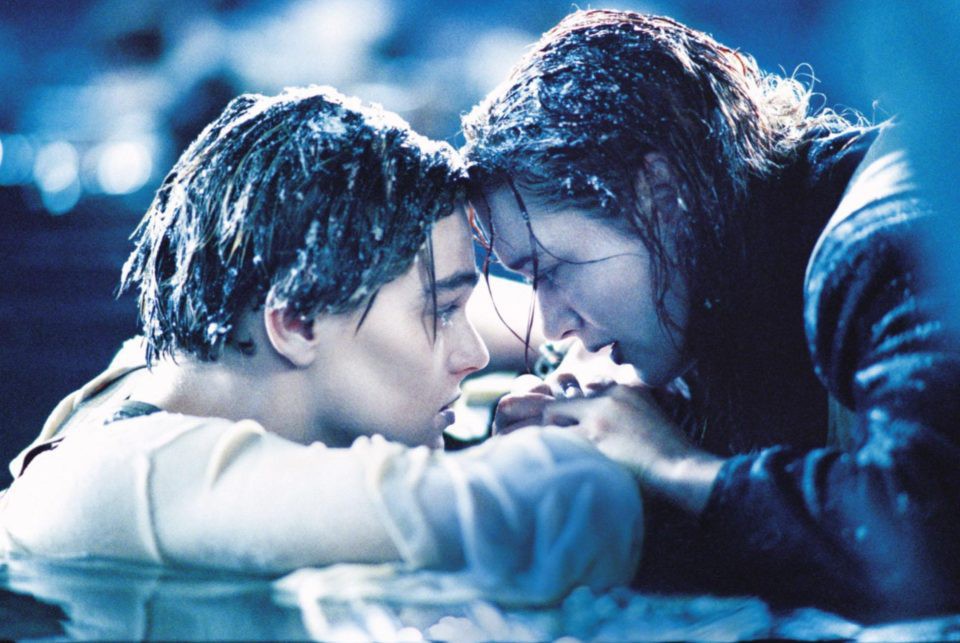 Lý do chàng Jack không trèo lên cánh cửa ở Titanic theo James Cameron hóa ra lại đơn giản đến... chưng hửng! - Ảnh 1. Lý do chàng Jack không trèo lên cánh cửa ở Titanic theo James Cameron hóa ra lại đơn giản đến... chưng hửng! - Ảnh 1.
