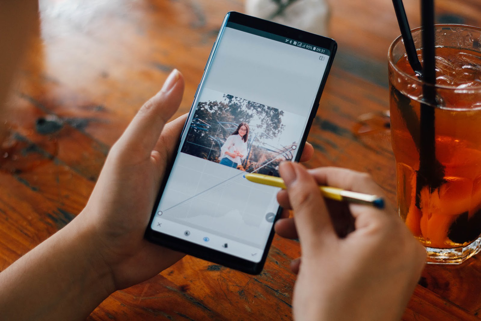 Nhìn đây này, chỉ cần chỉnh ảnh trên smartphone là đủ để giúp bạn câu nghìn Like trên Facebook - Ảnh 10. Nhìn đây này, chỉ cần chỉnh ảnh trên smartphone là đủ để giúp bạn câu nghìn Like trên Facebook - Ảnh 10.